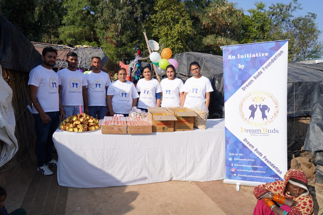 Providing Free Food (Langar) at a slum