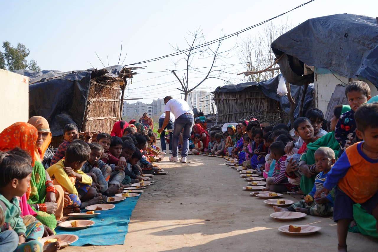 Providing Free Food (Langar) at a slum
