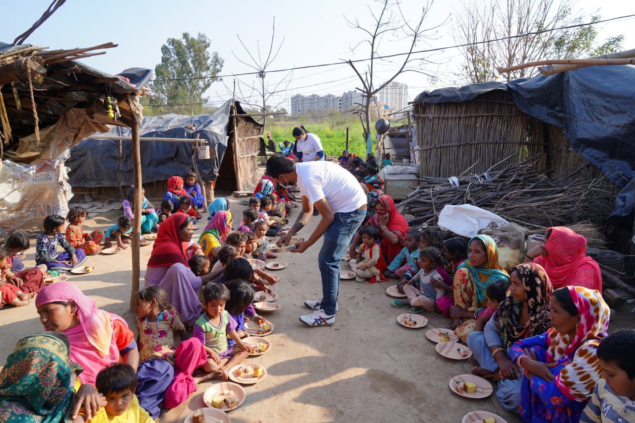 Providing Free Food (Langar) at a slum