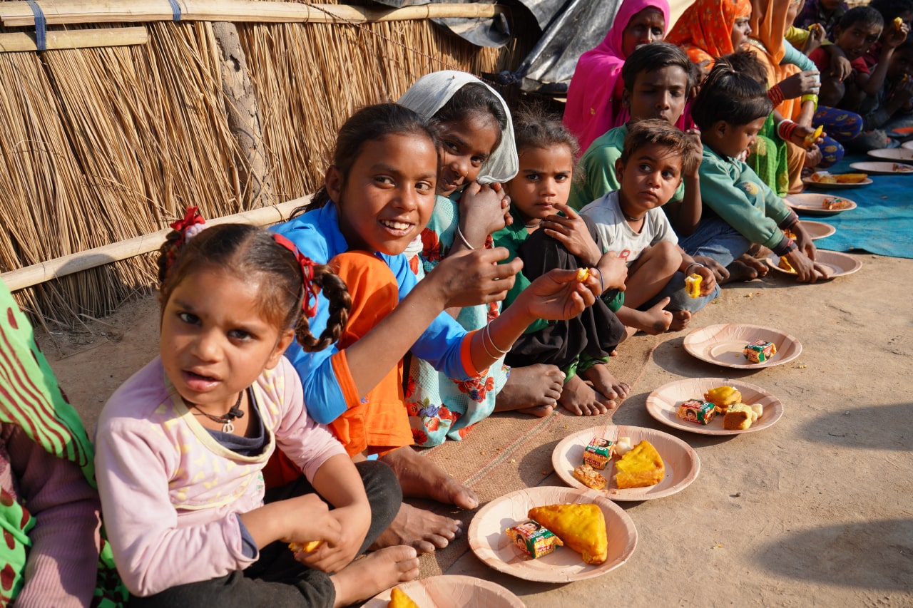 Providing Free Food (Langar) at a slum