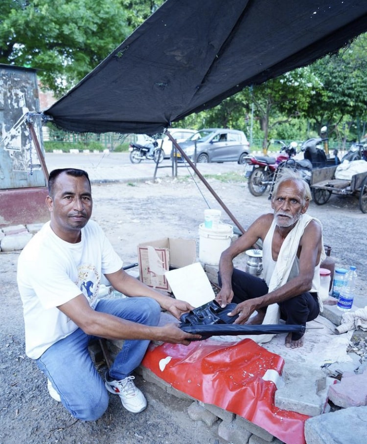 Supporting the poor local vendors during the monsoon season